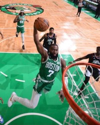 乐鱼体育官网-复仇快艇豪取四连胜 锋线双核对抗绿军胜在凶猛